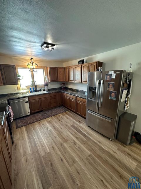 Tiny photo for 865 Matlock Blvd, Sheldon, IA 51201 (MLS # 830924)