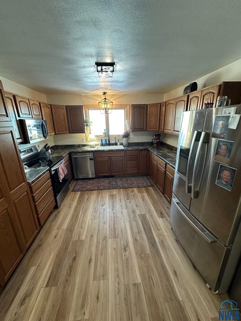 Tiny photo for 865 Matlock Blvd, Sheldon, IA 51201 (MLS # 830924)