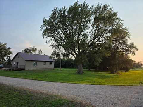Photo of 865 Matlock Blvd, Sheldon, IA 51201 (MLS # 830924)