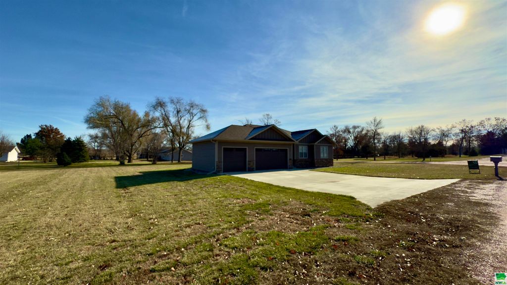 Photo of 2500 Avenue B, Hawarden, IA 51023 (MLS # 827013)