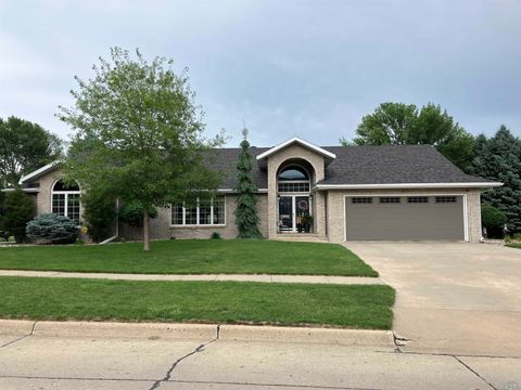 Photo of 601 Lincoln Ave SE Ave, Orange City, IA 51041 (MLS # 829303)