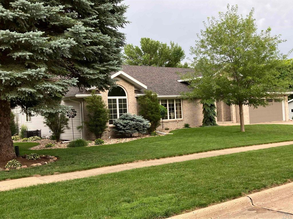 Photo of 601 Lincoln Ave SE Ave, Orange City, IA 51041 (MLS # 829303)