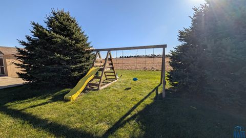 Tiny photo for 927 16th St SE St, Sioux Center, IA 51250 (MLS # 830893)