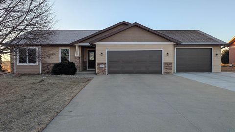 Photo of 927 16th St SE St, Sioux Center, IA 51250 (MLS # 830893)