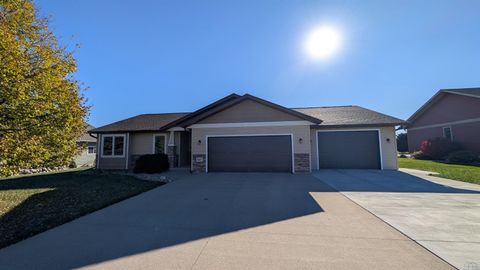 Photo of 927 16th St SE St, Sioux Center, IA 51250 (MLS # 830893)