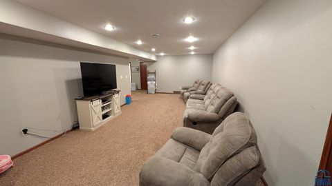 Tiny photo for 927 16th St SE St, Sioux Center, IA 51250 (MLS # 830893)