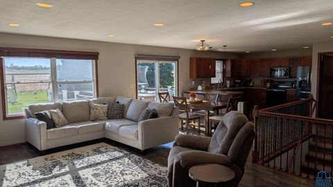 Tiny photo for 927 16th St SE St, Sioux Center, IA 51250 (MLS # 830893)