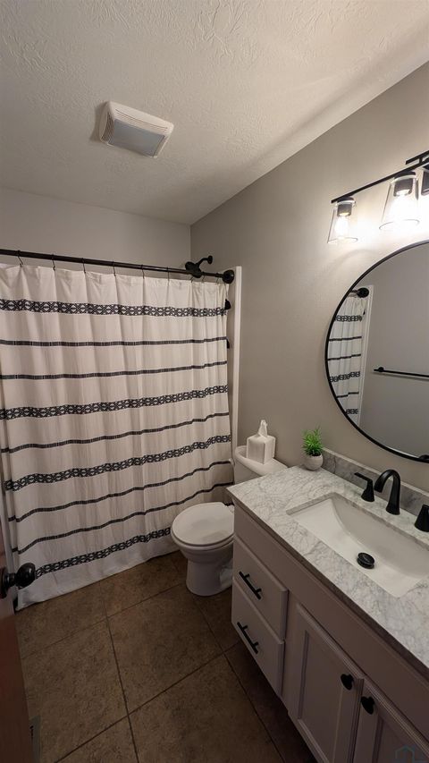 Tiny photo for 927 16th St SE St, Sioux Center, IA 51250 (MLS # 830893)