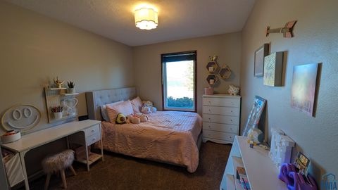 Tiny photo for 927 16th St SE St, Sioux Center, IA 51250 (MLS # 830893)