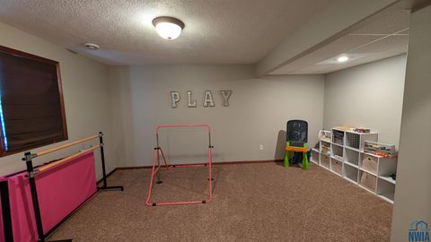 Tiny photo for 927 16th St SE St, Sioux Center, IA 51250 (MLS # 830893)