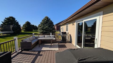 Tiny photo for 927 16th St SE St, Sioux Center, IA 51250 (MLS # 830893)