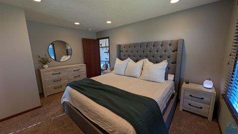 Tiny photo for 927 16th St SE St, Sioux Center, IA 51250 (MLS # 830893)