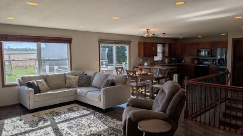 Tiny photo for 927 16th St SE St, Sioux Center, IA 51250 (MLS # 830893)