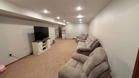 Tiny photo for 927 16th St SE St, Sioux Center, IA 51250 (MLS # 830893)