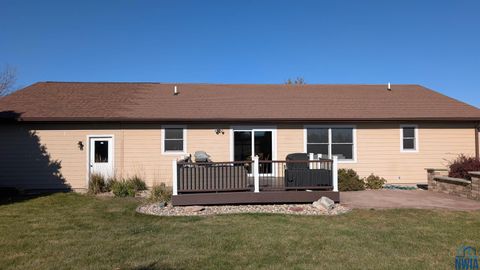 Tiny photo for 927 16th St SE St, Sioux Center, IA 51250 (MLS # 830893)