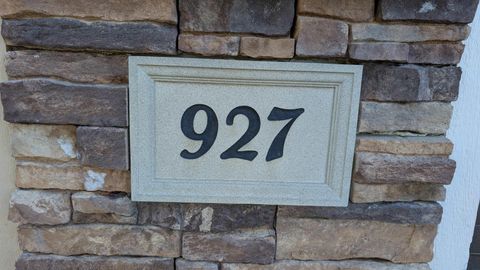 Tiny photo for 927 16th St SE St, Sioux Center, IA 51250 (MLS # 830893)