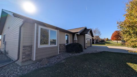 Tiny photo for 927 16th St SE St, Sioux Center, IA 51250 (MLS # 830893)