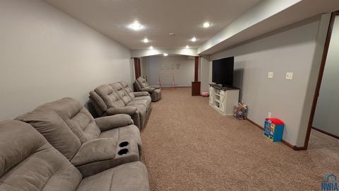 Tiny photo for 927 16th St SE St, Sioux Center, IA 51250 (MLS # 830893)