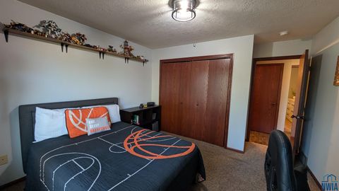 Tiny photo for 927 16th St SE St, Sioux Center, IA 51250 (MLS # 830893)