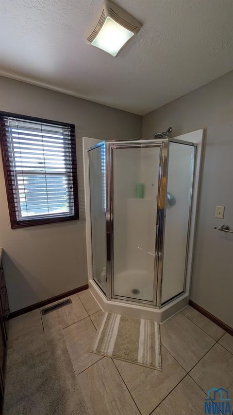 Tiny photo for 927 16th St SE St, Sioux Center, IA 51250 (MLS # 830893)