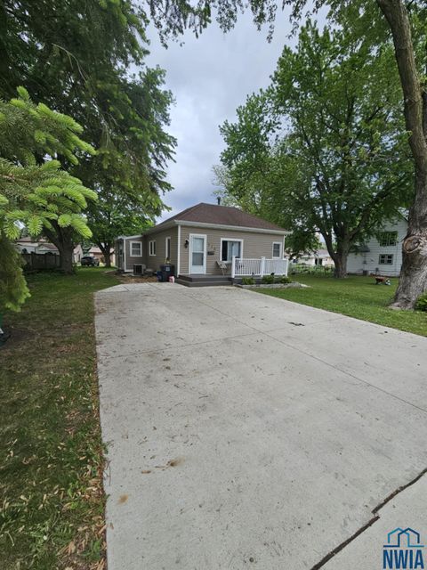 Photo of 518 Washington Ave, Sheldon, IA 51201 (MLS # 828877)