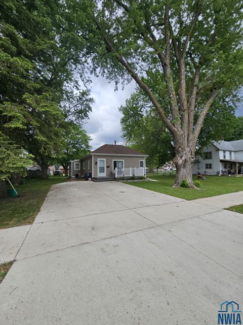 Tiny photo for 518 Washington Ave, Sheldon, IA 51201 (MLS # 828877)
