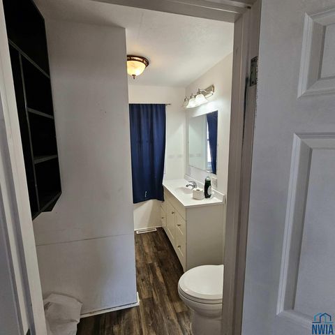 Tiny photo for 518 Washington Ave, Sheldon, IA 51201 (MLS # 828877)