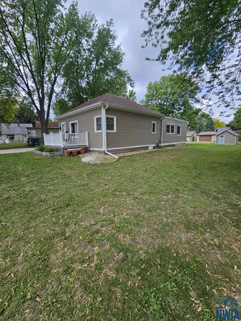 Tiny photo for 518 Washington Ave, Sheldon, IA 51201 (MLS # 828877)