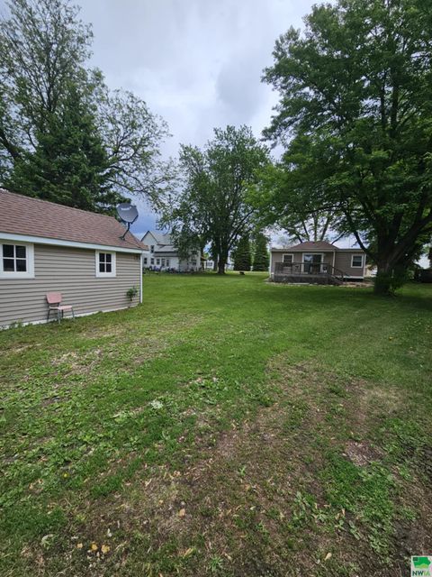 Tiny photo for 518 Washington Ave, Sheldon, IA 51201 (MLS # 828877)