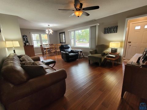 Tiny photo for 934 Roosevelt Ave, Sheldon, IA 51201 (MLS # 830815)