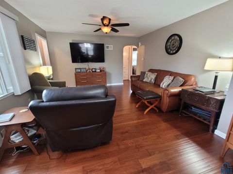 Tiny photo for 934 Roosevelt Ave, Sheldon, IA 51201 (MLS # 830815)