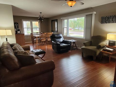 Tiny photo for 934 Roosevelt Ave, Sheldon, IA 51201 (MLS # 830815)