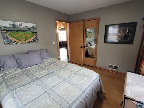 Tiny photo for 934 Roosevelt Ave, Sheldon, IA 51201 (MLS # 830815)