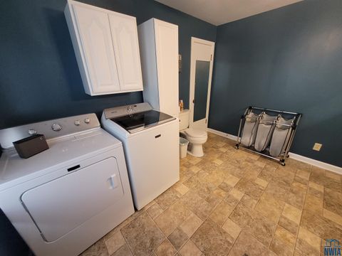 Tiny photo for 934 Roosevelt Ave, Sheldon, IA 51201 (MLS # 830815)