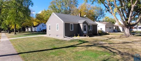 Tiny photo for 934 Roosevelt Ave, Sheldon, IA 51201 (MLS # 830815)