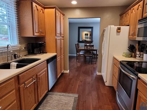 Tiny photo for 934 Roosevelt Ave, Sheldon, IA 51201 (MLS # 830815)