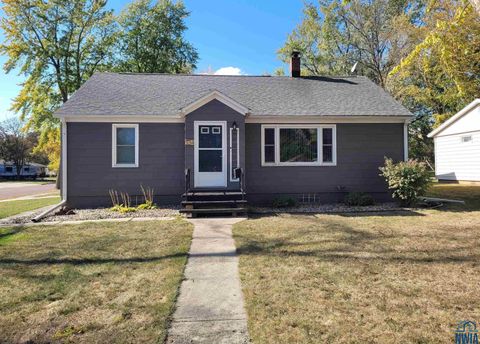 Tiny photo for 934 Roosevelt Ave, Sheldon, IA 51201 (MLS # 830815)