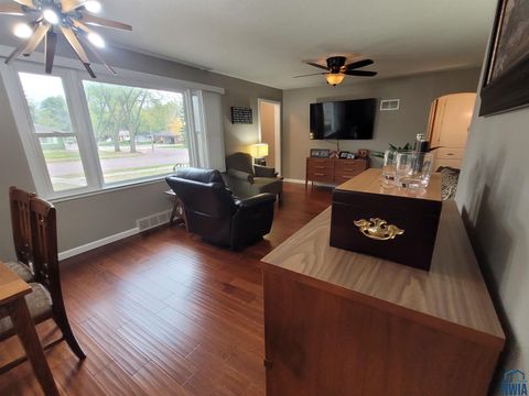 Tiny photo for 934 Roosevelt Ave, Sheldon, IA 51201 (MLS # 830815)