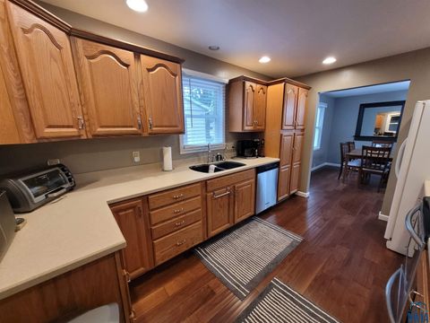 Tiny photo for 934 Roosevelt Ave, Sheldon, IA 51201 (MLS # 830815)