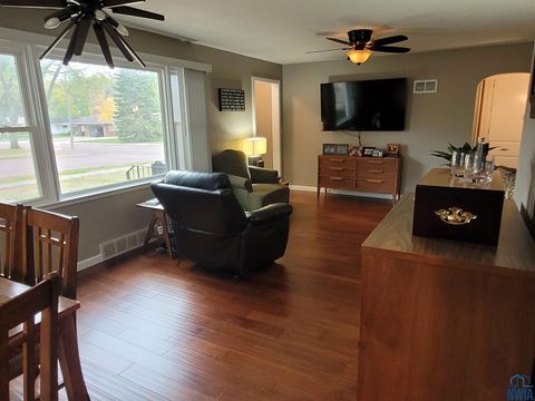 Tiny photo for 934 Roosevelt Ave, Sheldon, IA 51201 (MLS # 830815)