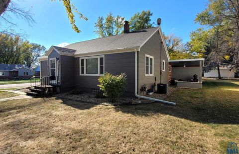 Tiny photo for 934 Roosevelt Ave, Sheldon, IA 51201 (MLS # 830815)