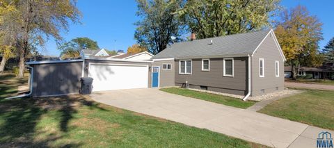 Tiny photo for 934 Roosevelt Ave, Sheldon, IA 51201 (MLS # 830815)