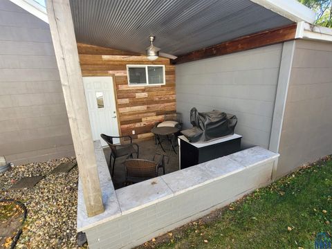 Tiny photo for 934 Roosevelt Ave, Sheldon, IA 51201 (MLS # 830815)