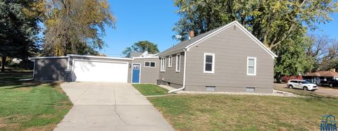 Tiny photo for 934 Roosevelt Ave, Sheldon, IA 51201 (MLS # 830815)