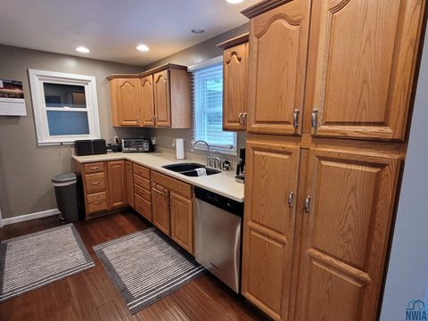 Tiny photo for 934 Roosevelt Ave, Sheldon, IA 51201 (MLS # 830815)