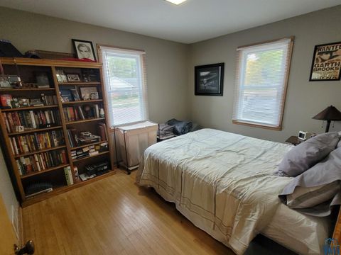 Tiny photo for 934 Roosevelt Ave, Sheldon, IA 51201 (MLS # 830815)