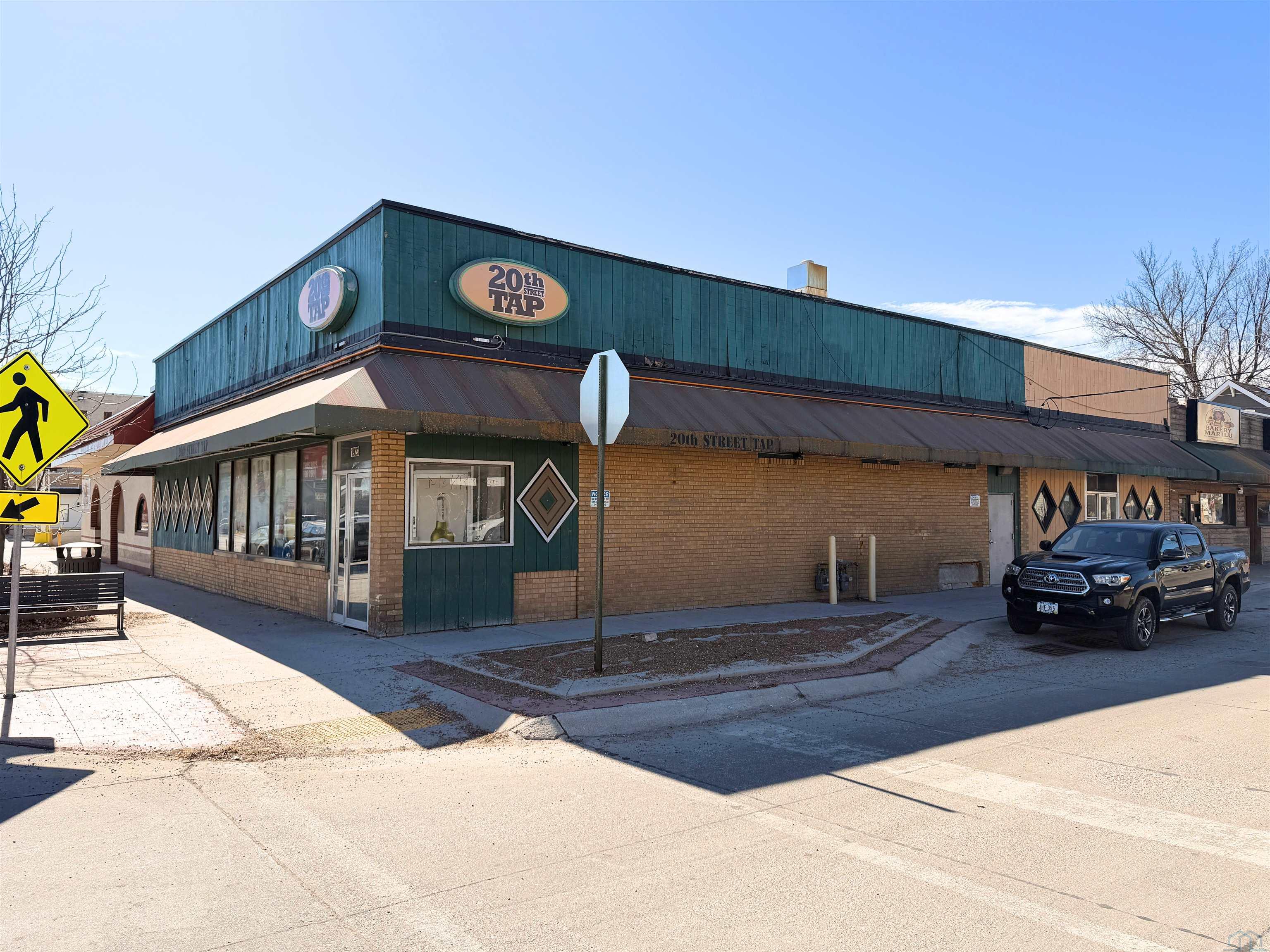 Photo 1 of 14 — 1923 Pierce Street, Sioux City, IA 51104