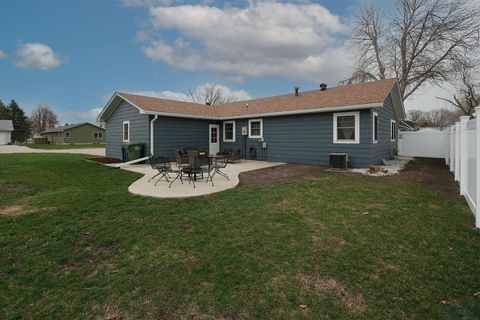 Tiny photo for 522 Delaware Ave NW Ave, Orange City, IA 51041 (MLS # 832490)