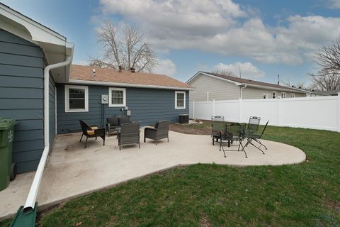 Tiny photo for 522 Delaware Ave NW Ave, Orange City, IA 51041 (MLS # 832490)