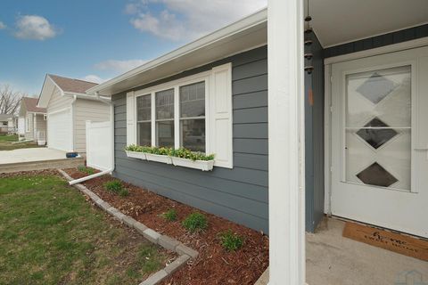Tiny photo for 522 Delaware Ave NW Ave, Orange City, IA 51041 (MLS # 832490)